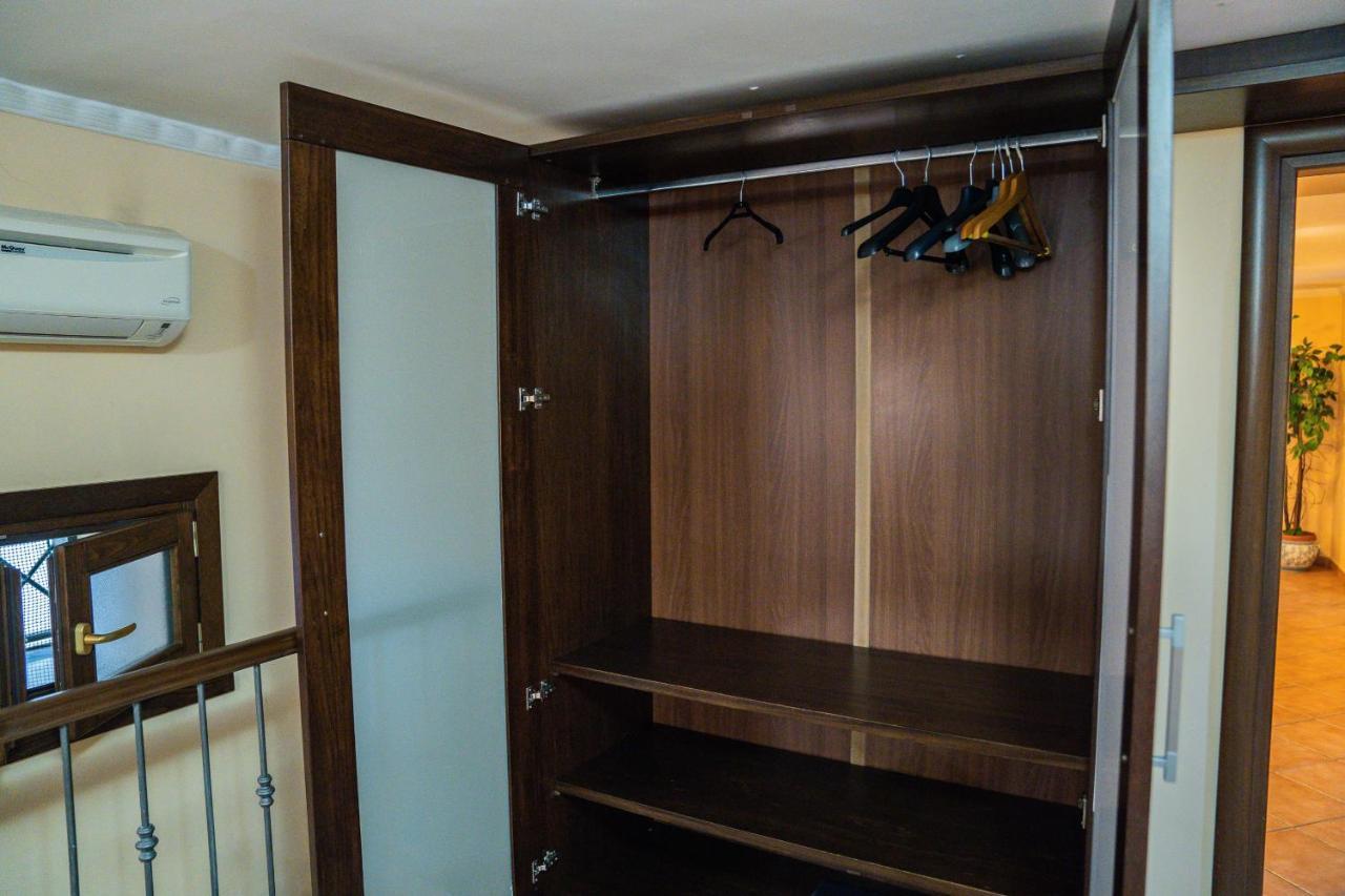 Domus Ugo Apartman Nápoly Kültér fotó